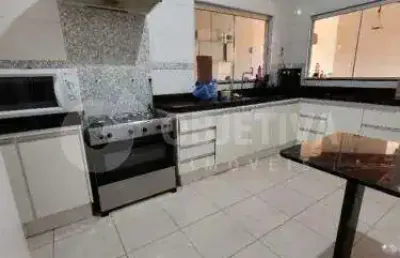 Casa à venda, 3 quartos, 2 suítes, 5 vagas, santa monica - uberlandia/mg