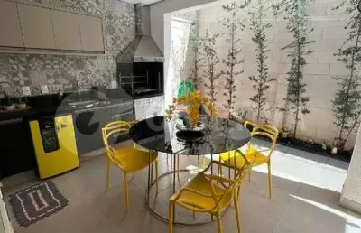 Casa em condomínio fechado mobiliada tipo sobrado disponível para aluguel no setor sul de uberlândia