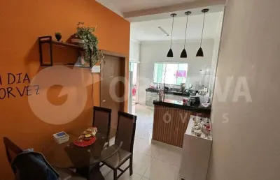 Casa à venda, 3 quartos, 1 suíte, 2 vagas, jardim patricia - uberlandia/mg