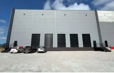 Galpao  com piso que suporta até 5 toneladas em itajaí/sc