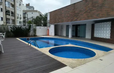 Apartamento a venda com 2 quartos, sendo uma suíte e 2 vagas de garagens no bairro itacorubi em florianópolis/sc