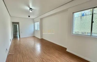 Apartamento aconchegante no centro de florianópolis: 3 dormitórios, 1 suíte e 124 m²!