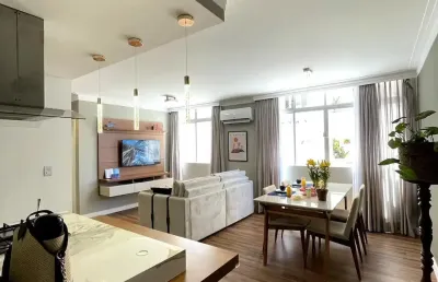 Lindo apartamento na agrnômica com 2 dromitórios, sendo uma suíte com garagem