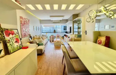 Apartamento de 03 quartos, sendo duas suítes, vaga de garagem, há duas quadras da beira mar norte.