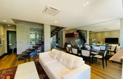 Casa em condomínio fechado na lagoa da conceição, em florianópolis.