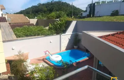 Casa com 3 quartos à venda na Rua Professor Clóvis Menel Calliari, 158, João Paulo, Florianópolis