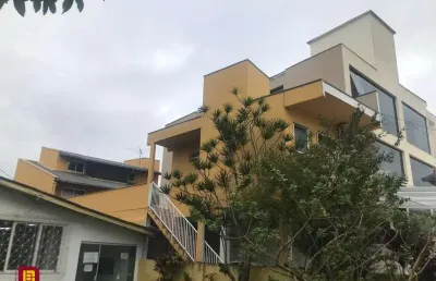 Vende-se uma edificação no centrinho da lagoa da conceição, com 8 quartos