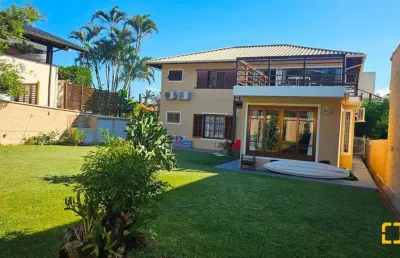 Casa em condomínio fechado com 4 quartos à venda na Rua Gécio de Souza e Silva, 65, Sambaqui, Florianópolis