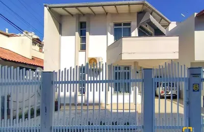 Casa com 3 quartos à venda na Rua General Estilac Leal, 139, Coqueiros, Florianópolis