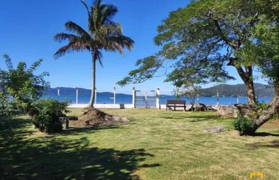 Casa frente mar pé na areia à venda na enseada de brito, palhoça - sc