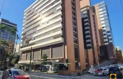 Garagem livre e de fácil acesso no centro de florianópolis.
