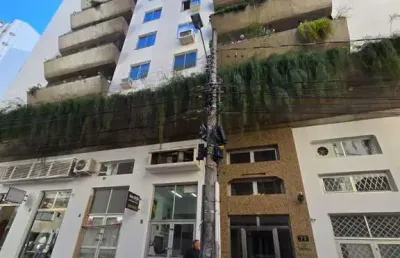 Loja térrea no coroção do centro histórico com 42mts