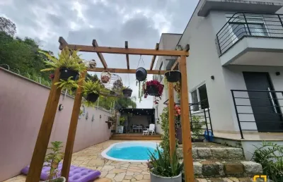 Casa 3 suíte, piscina, moderna e com localização privilegiada