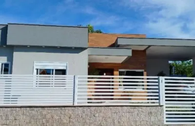Brognoli vende - casa com piscina e área de lazer - próximo à praia de canasvieiras