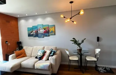 Apartamento semi-mobiliado 02 dormitórios sendo 1 suíte