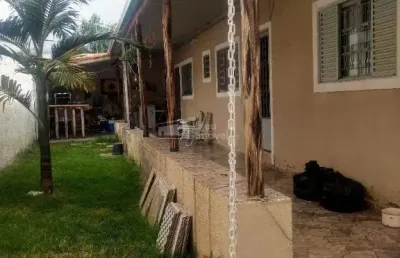 Casa no jardim santa herminia com piscina e quintal