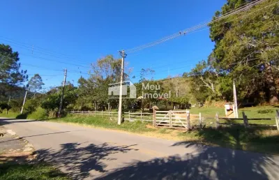 Sitio com 3 hectares -mina de agua- lago - toda cercada- com casa