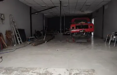 324m² terreno, 250m² -área construida, 117m² vão livre