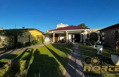 Casa próximo do mar e da av da plataforma em tramandaí
