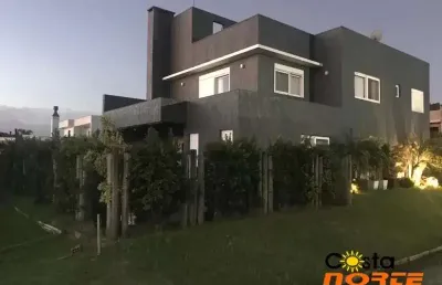 Casa alto padrão condominio marina park residence  tramandaí