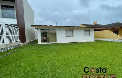 Casa na av da plataforma próximo ao mar em tramandaí