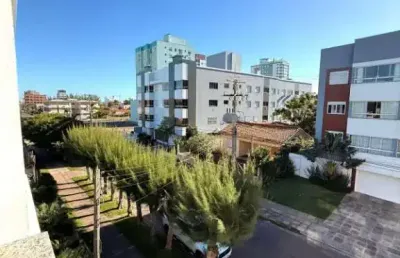 Apartamento mobiliado e decorado no centro de tramandaí