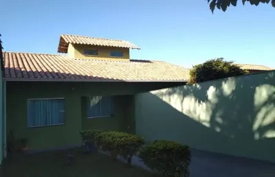 Casa à venda na Praça Doutor Carlos Versiani, Centro, Montes Claros