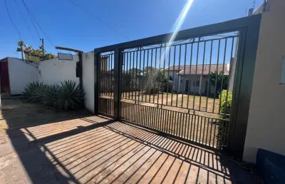 Casa terréa com área externa em bairro muito tranquila com 01 quarto.