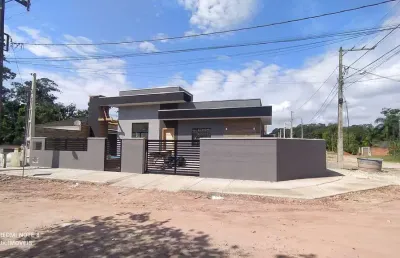 Belíssima casa nova de esquina,com piscina,a venda no balneário itapoá