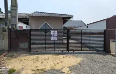 Casa com piscina para locação pôr diária, no balneário mariluz/ itapoá-sc