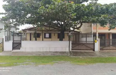 Casa aconchegante próxima do mar, para locação pôr temporada em itapoá-sc