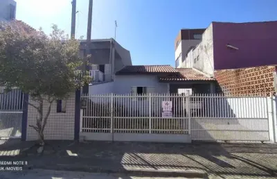 Casa no centro e próxima do mar, para locação pôr diária, em itapoá-sc