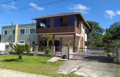Sobrado com piscina e ampla área de lazer,para locação pôr diária em itapoá
