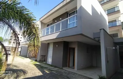 Magnífico triplex no condomínio ilha de capri,a venda no baln.rainha do mar