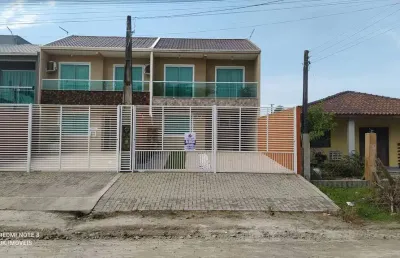 Belíssimo sobrado com piscina, para locação pôr diária, em itapoá sc