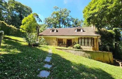 Sobrado à venda | 204m² | 5 dormitórios | 2 suítes | churrasqueira | 3 vagas | serra da cantareira - mairiporã/sp