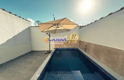 Linda casa nova com piscina à venda próxima da praia!!!