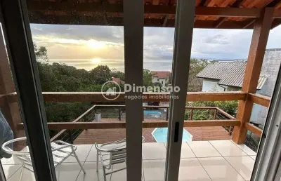 Casa à venda 4 dormitórios ( sendo 2 suítes)- bairro cacupé