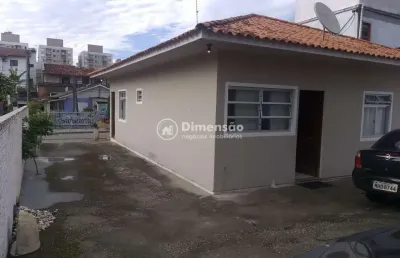 Casa com 3 quartos à venda na Rua Manoel Marques Júnior, Serraria, São José