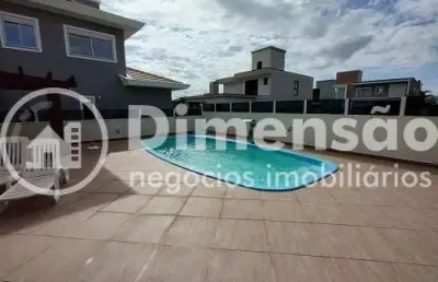 Casa em condomínio fechado com 253,09 m² de área construída.
