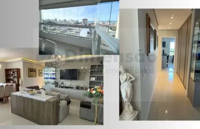 Apartamento impecável de 180m² com ampla vista para o mar e sol matutino