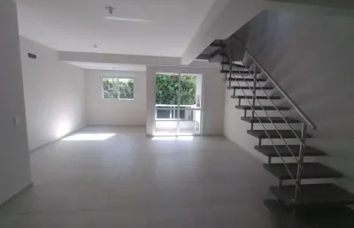 Duplex 2 dormitórios + home office em ótima localização a 200 metros da udesc