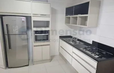 More em um amplo apartamento de 4 quartos em condomínio completo!