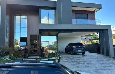 Casa com 3 suítes em condomínio fechado de alto padrão nos ingleses