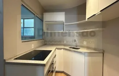 Apartamento de 2 dormitórios no centro (porteira fechada)