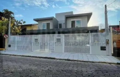 Casa com 3 suítes no bairro córrego grande - florianópolis