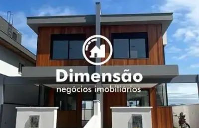 Casa geminada com 3 quartos, sendo 2 suítes no jardim campeche