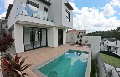 Casa nova no condomío granja anita com 3 suites e piscina