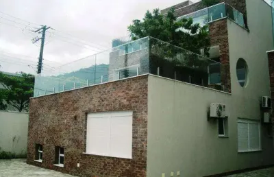 Casa com 4 suites e piscina na praia de juquehy em são sebastião