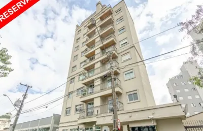 Imovel bem ensolarado, com sacada , desocupado  no batel